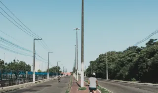 Ciclofaixa para autopropelidos estreia com dúvidas e fiscalização na orla do Rio