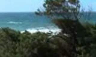 Verão parece estar de volta! Na praia do Guincho há pessoas a aproveitar para fazer desporto