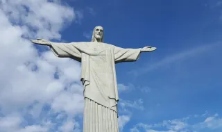 Will.i.am visita Cristo Redentor com família após show