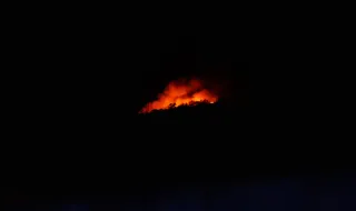 Incêndio com três frentes ativas na Serra d’Ossa mobiliza quase 200 operacionais