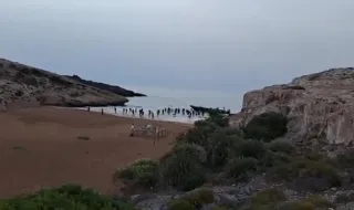 Desembarca una nueva embarcación en Cartagena con medio centenar de inmigrantes