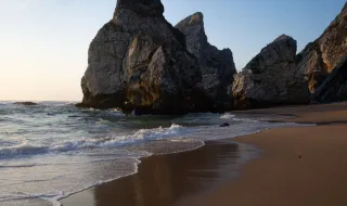 Praia da Ursa. Interrompidas buscas de jovem ucraniano
