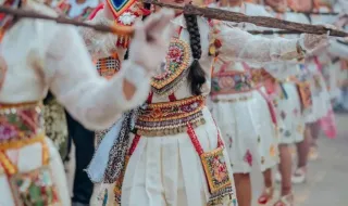 CORTEJO ETNOGRÁFICO DESTACA TRADIÇÕES NA 29.ª FEIRA DA MAÇÃ, DO VINHO E DO AZEITE EM CARRAZEDA DE ANSIÃES