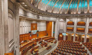 Câmara dos Representantes aprova financiamento de curto prazo e evita `shutdown`