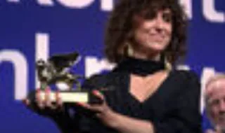 Leão de Ouro do Festival de Veneza para "Woman Unknown" e Prata para "Possible Love"