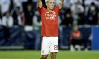 Prestianni "feliz" pelo apuramento... mas assume: «O Benfica tem de estar na Liga dos Campeões»
