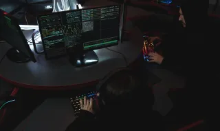 Hackers invadem sistemas Android nos automóveis num novo formato de ataque digital