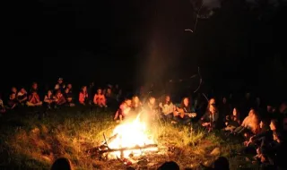 El fuego pudo encender el lenguaje humano: las hogueras que impulsaron el origen del habla