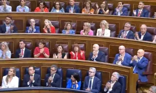 Frío respaldo de Robles a Sánchez durante sus explicaciones en el Congreso