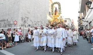 Vila-real renova la seua devoció per la Mare de Déu de Gràcia en una multitudinària processó