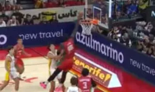 O afundanço brutal de Neemias que corre a Europa e até a NBA: «Cozinhou o adversário como se fosse um frango»