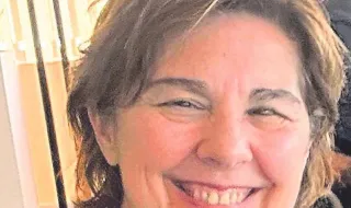 Catalina Ribas Núñez, catedrática en microbiología: "Las células enferman al dejar de entenderse con sus vecinas"