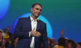 Operação no Brasil mira financiamento do filme "Dark Horse" e aliado de Flávio Bolsonaro