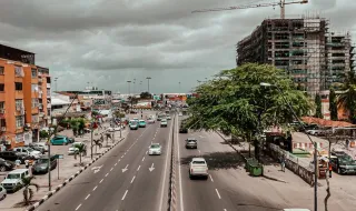 Cimeira de Luanda deve passar de declarações políticas a soluções para crises