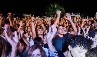 Guia essencial do Festival F, que começa quinta-feira em Faro: os horários dos concertos nos sete palcos, os bilhetes e as informações úteis