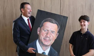 Montenegro surpreendido com quadro pintado por jovem de 18 anos