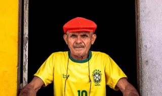 Rui Veloso, Os Vizinhos Paulo de Carvalho e Bispo prometem uma Senhora da Ajuda animada