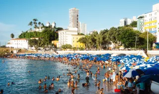 Banhos desaconselhados em 13 praias da zona norte. 11 das quais devido a contaminação microbiológica