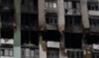 Ataque russo atinge edifício residencial de 16 andares em Kiev
