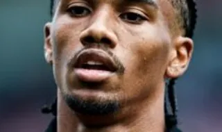 Teddy Aloh fraturou um pulso e vai desfalcar o Penafiel