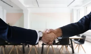 Taxa de empregos vagos recua na zona euro e na União Europeia no segundo trimestre