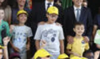 Centenas de alunos sem escola