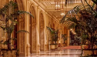 Lobby às claras
