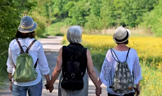 Mulheres que entram na menopausa precocemente têm envelhecimento cerebral mais rápido e diagnóstico de Alzheimer mais jovens; entenda