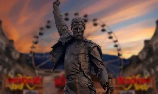 Milhares de fãs de Freddie Mercury celebram em Montreux dia em que faria 80 anos