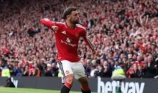 Gary Neville rendido a Bruno Fernandes: «A melhor contratação do Man. United no pós-Ferguson»