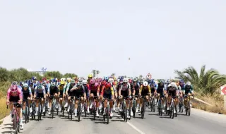 Otro esprint victorioso de Brennan define a la Vuelta antes del regreso a la montaña