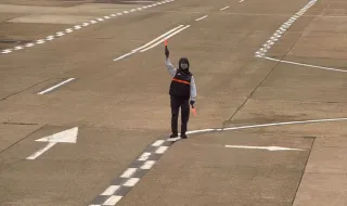 HOMEM INVADE PISTA NO AEROPORTO DE LISBOA