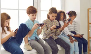 Nova proposta europeia impõe restrições ao acesso de crianças a redes sociais e videojogos