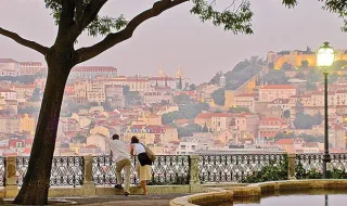 Comissão Europeia acha que alojamento local "é parte do problema" em cidades como Lisboa
