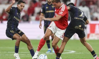 Benfica bate Estoril e sobe ao quinto lugar