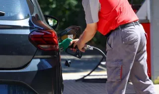 El Gobierno eleva a 20 céntimos la rebaja al gasóleo y mantiene en cinco céntimos la de la gasolina
