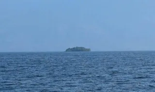 Una isla misteriosa surge súbitamente en un lago canadiense y luego desaparece