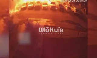 Mulher escapa a explosão após ataque aéreo russo nos arredores de Kiev