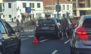 Colisão na Rua 5 de Outubro sem feridos