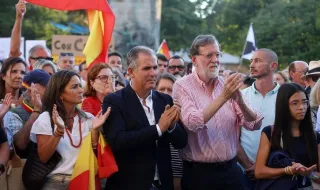 Mariano Rajoy lidera la manifestación en apoyo a Ceuta en Pontevedra, con consignas como «¡Pedro Sánchez, hijo de puta!»