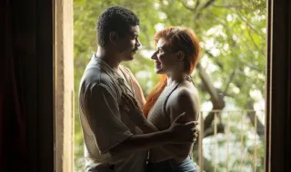 Novo casal, Cíntia Chagas e Rubinho Barrichello surgem grudadinhos na Itália