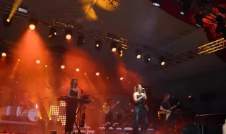 Leire Martínez pone a cantar a 2.000 personas en las fiestas de l'Alcora