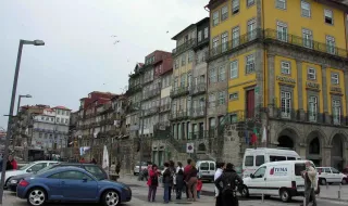 O Porto tem 85 km de ruas com estacionamento ilegal. Custam 100 milhões por ano