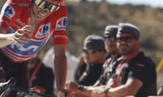Tobias Johannessen vence na consagração de Enric Mas como campeão da Vuelta