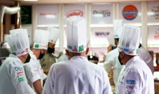 Cook despede-se da liderança da Apple e Ternus assume leme com desafio da IA