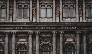 Hungria: Magyar diz que UE tem de decidir se quer "sobreviver ou vencer" e critica falta de liderança
