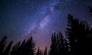 Olhos no céu! Hoje é dia de pico de chuva de estrelas (mas há mais espetáculos celestes em setembro)