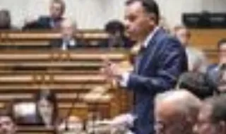 Montenegro responde a moção de censura com bónus nas pensões e baixa do IRS