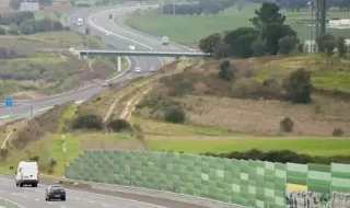 Choque entre autocarro e camião na A8 provoca dez feridos