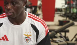 Grécia é hipótese para Bruma: extremo treina à parte no Benfica